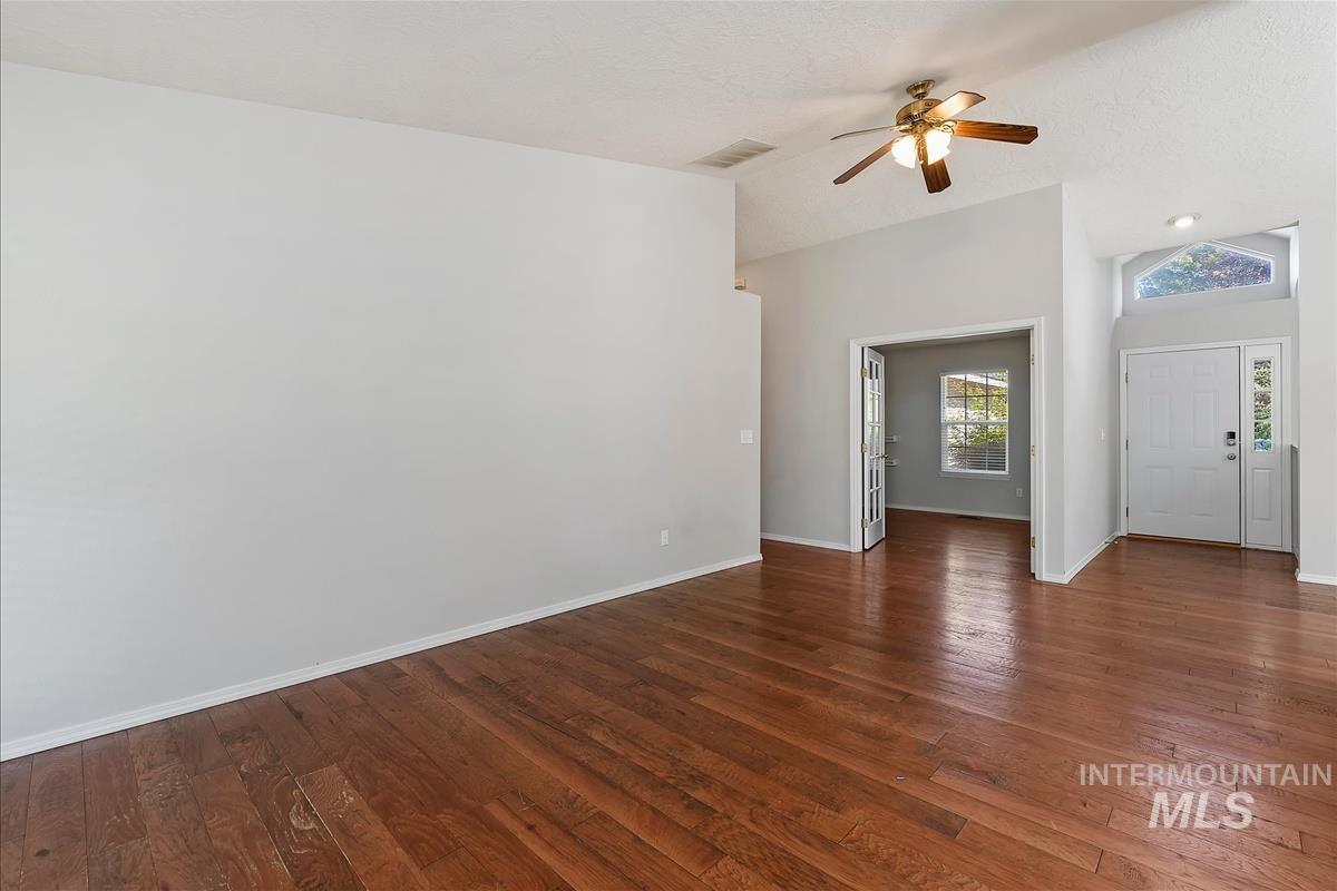 5417 N Hertford Way Property Photo 9