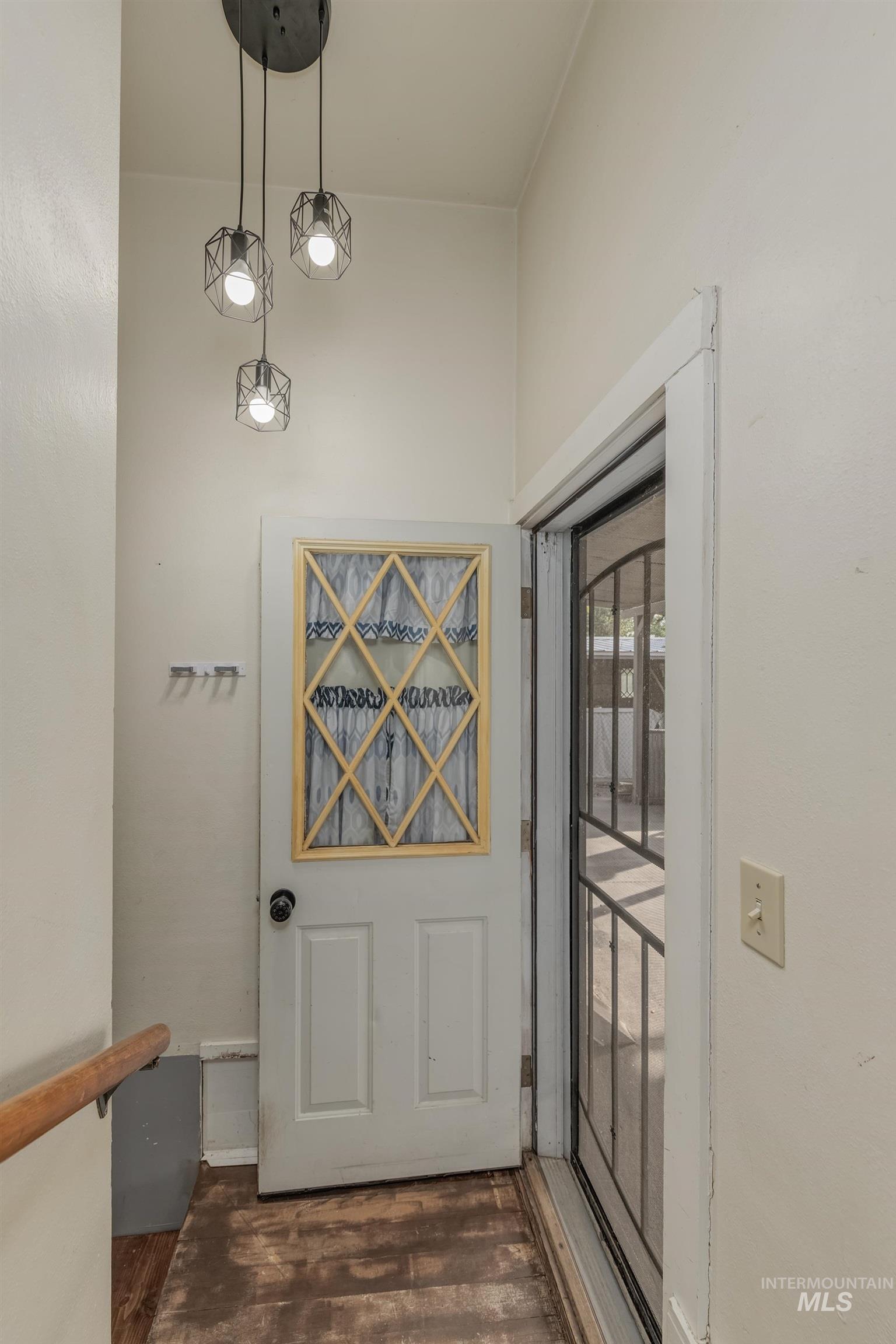 919 W 2nd Street Property Photo 16
