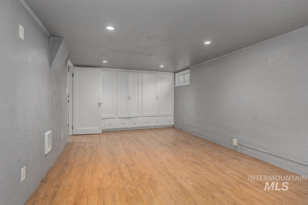 919 W 2nd Street Property Photo 18