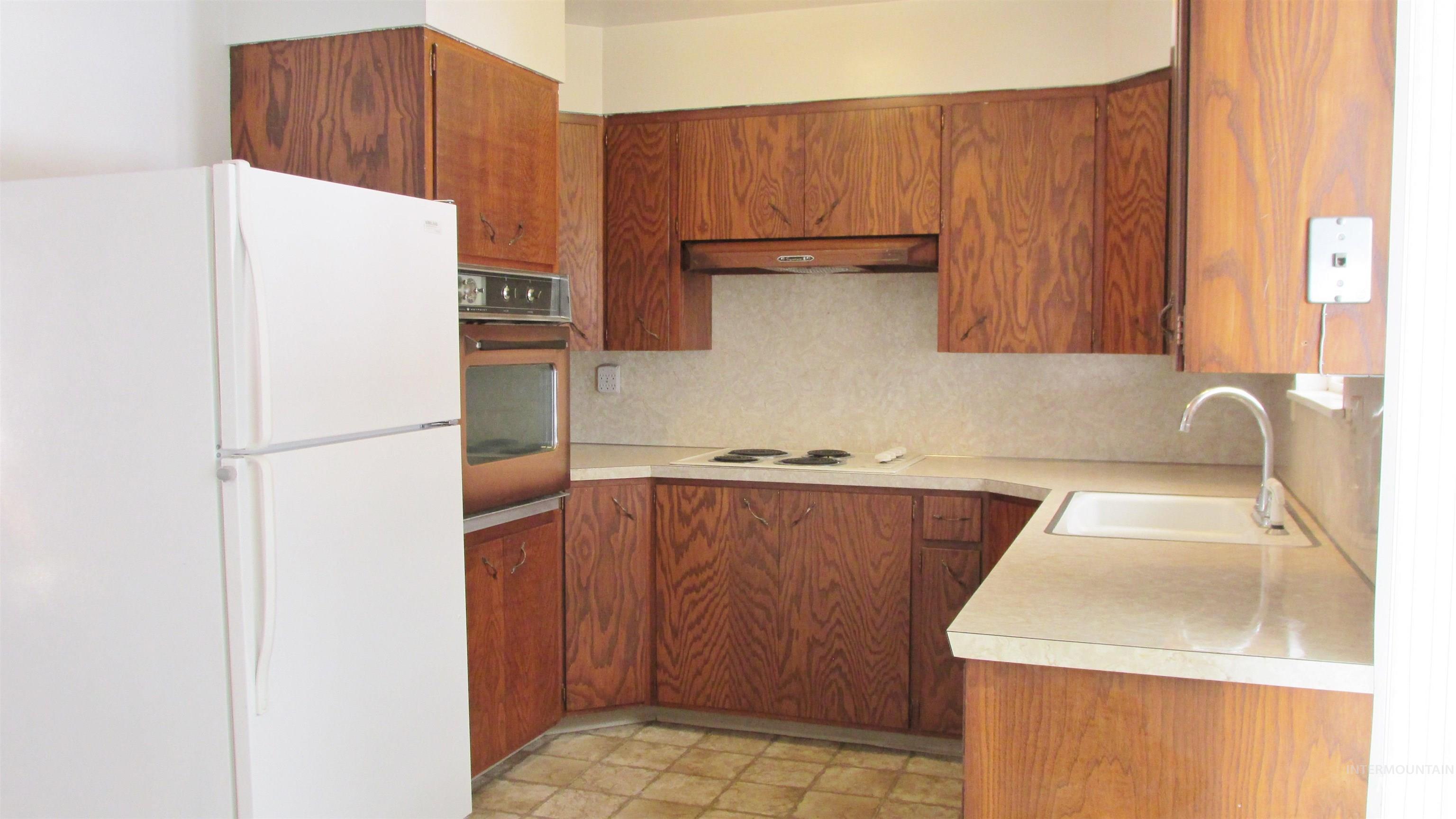 608-610-612 Fillmore Street Property Photo 6