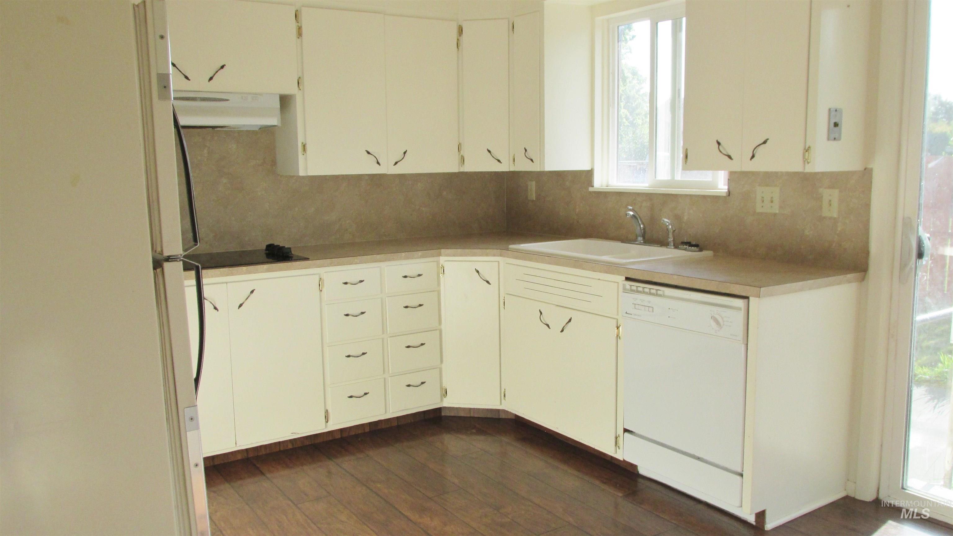 608-610-612 Fillmore Street Property Photo 12