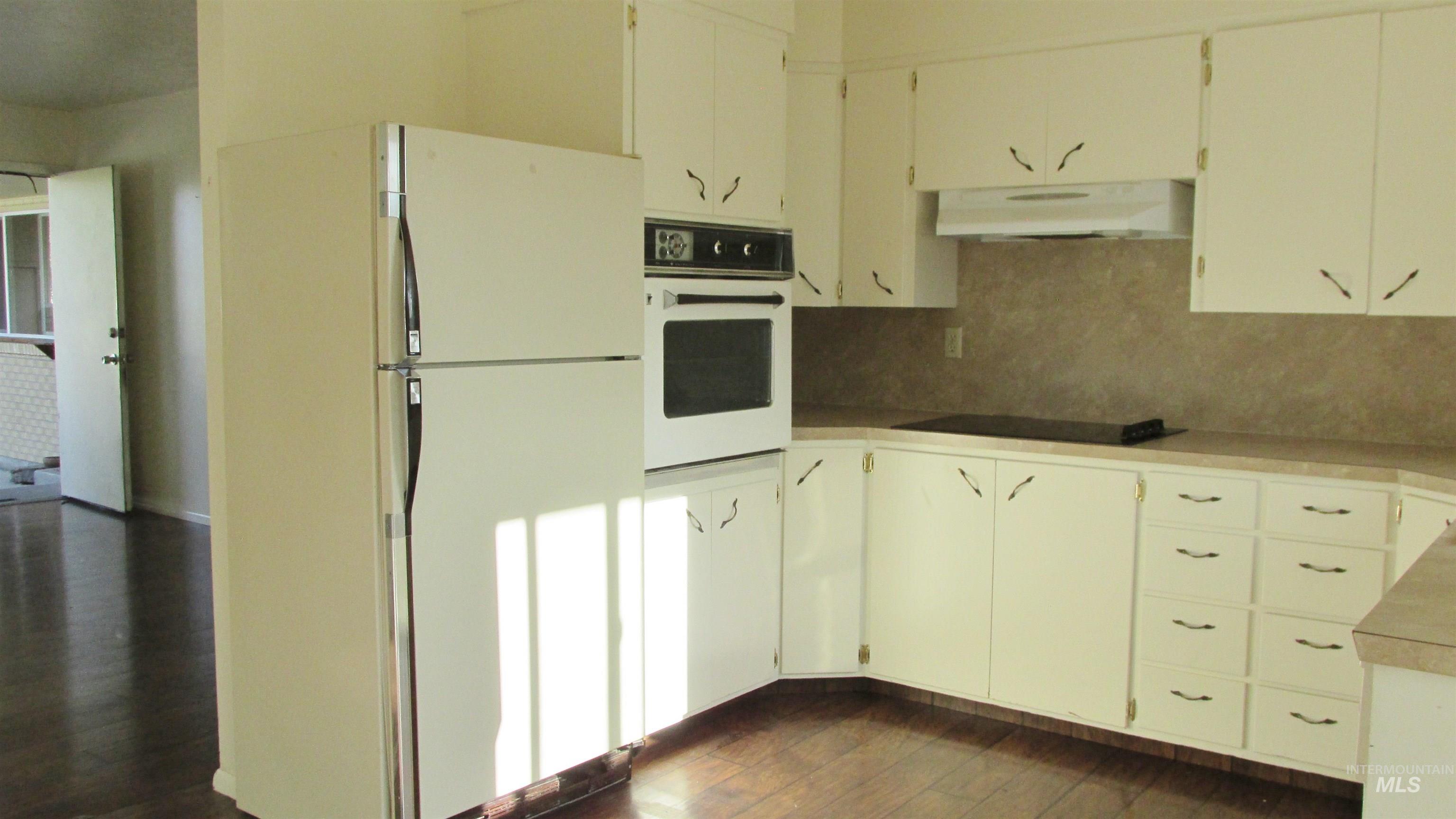 608-610-612 Fillmore Street Property Photo 13