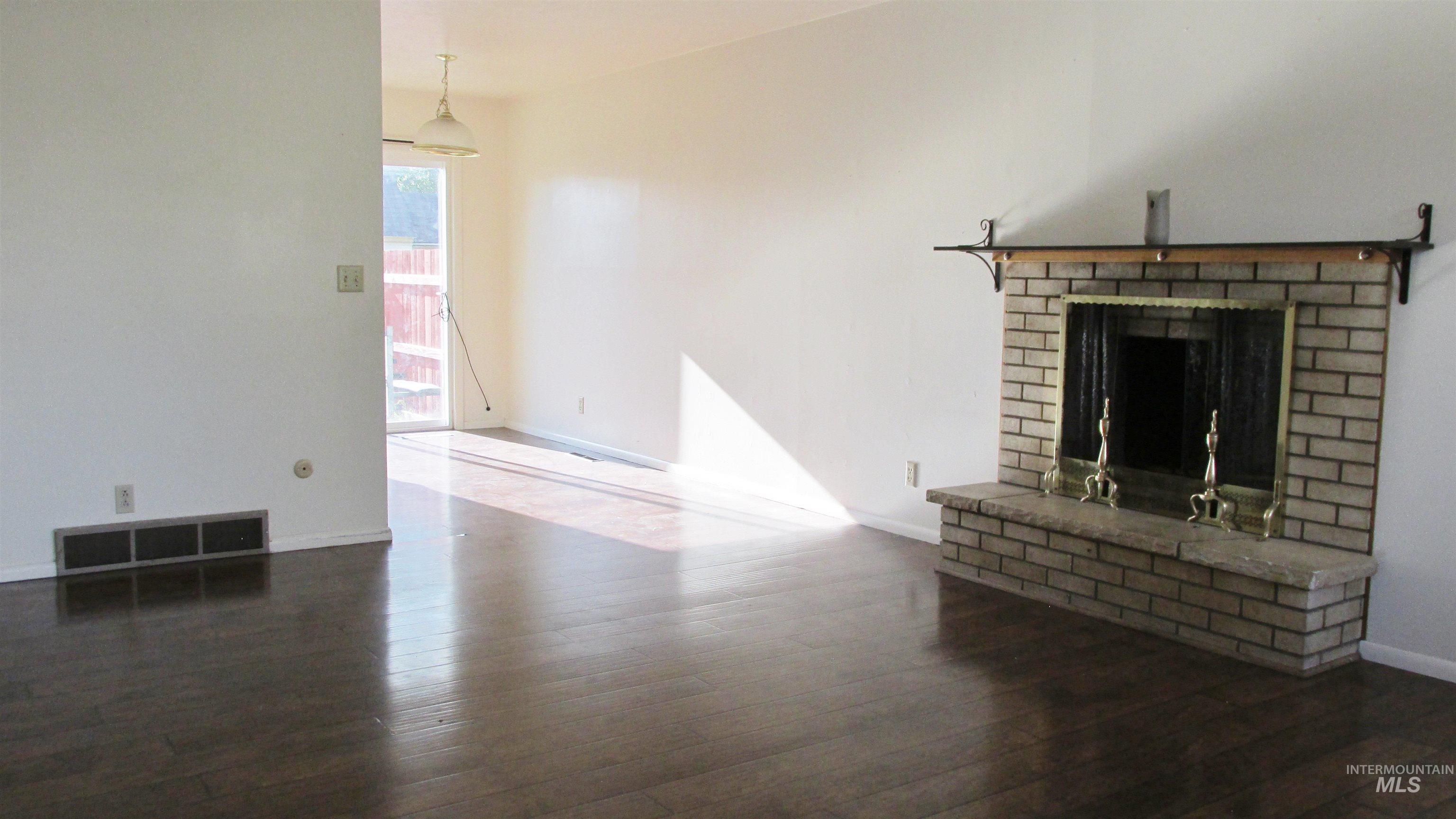 608-610-612 Fillmore Street Property Photo 14