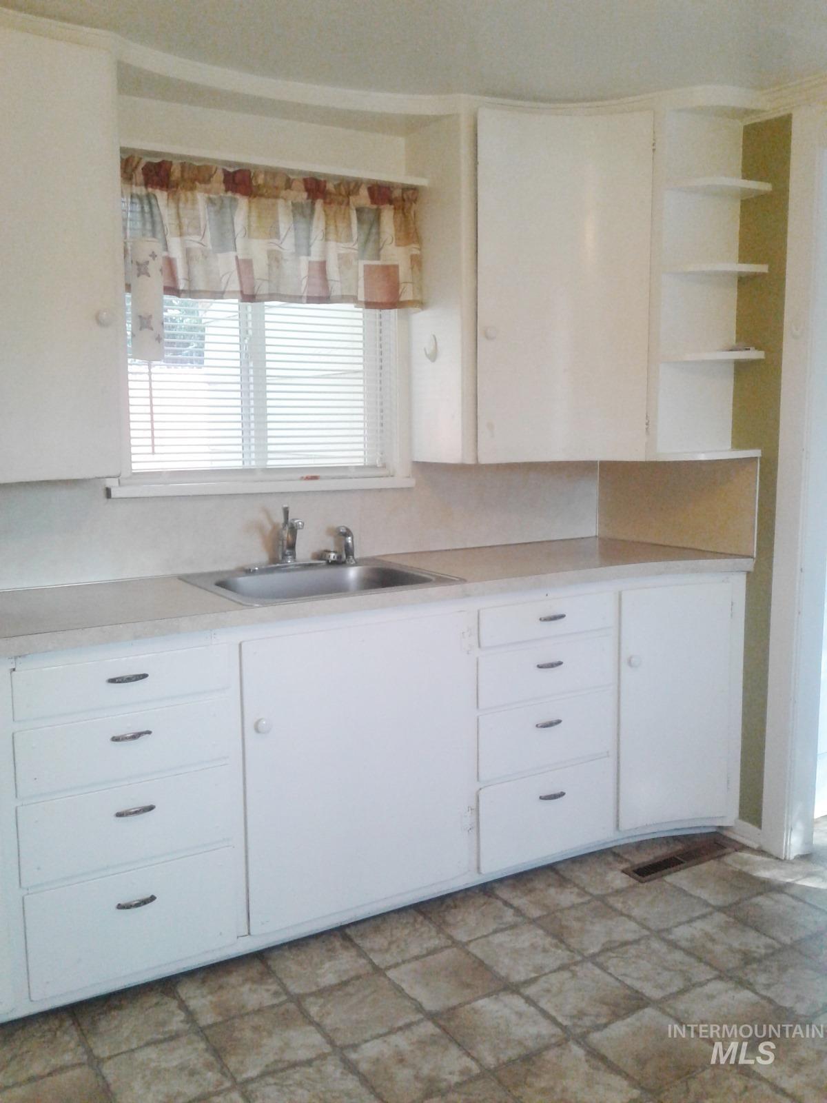 608-610-612 Fillmore Street Property Photo 21
