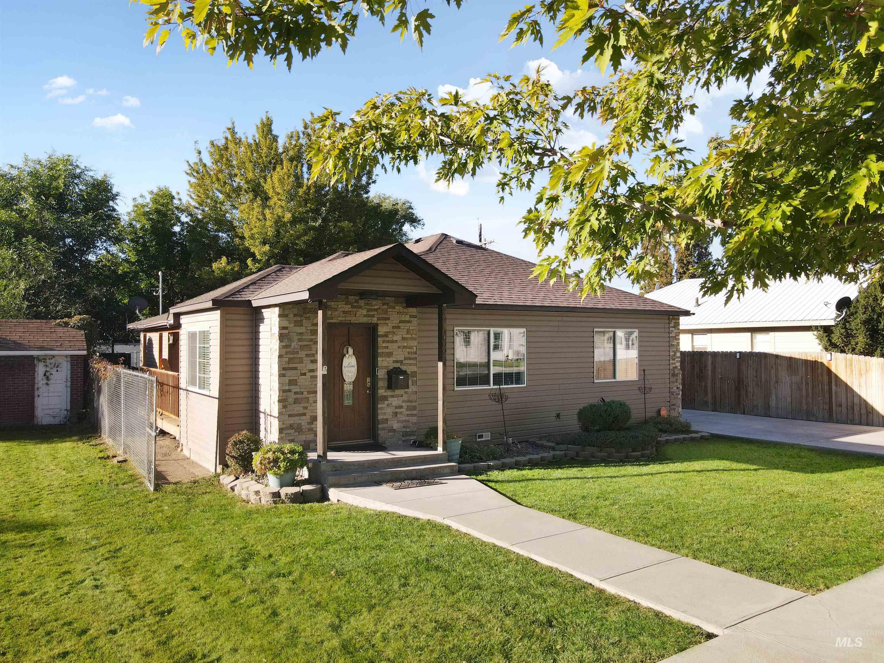 1009 9th St Property Photo 1