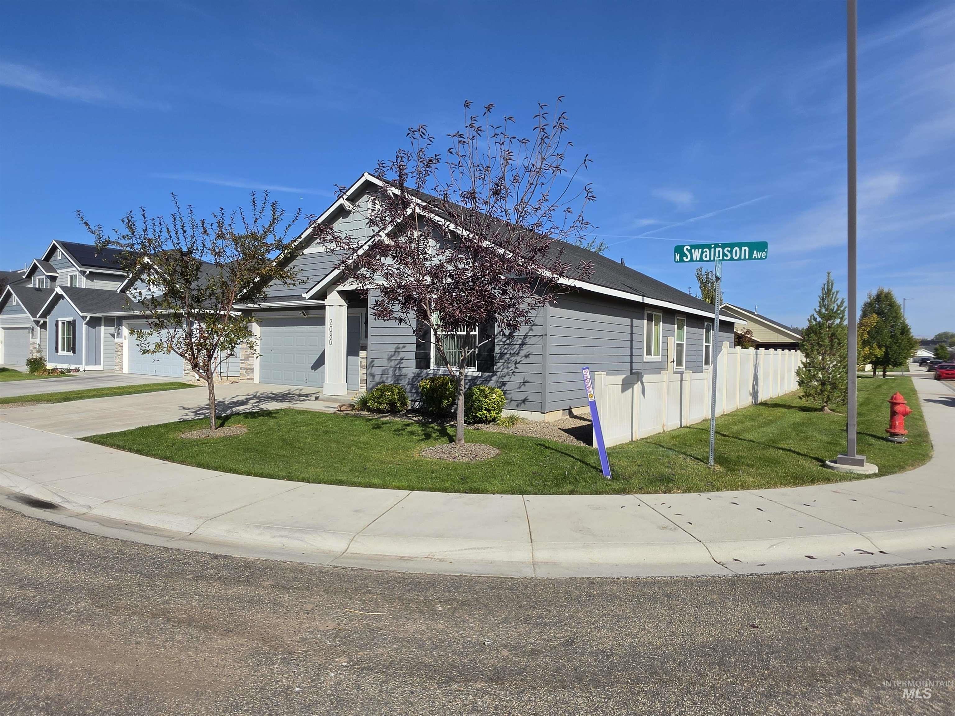 2080 N Swainson Ave Property Photo 2