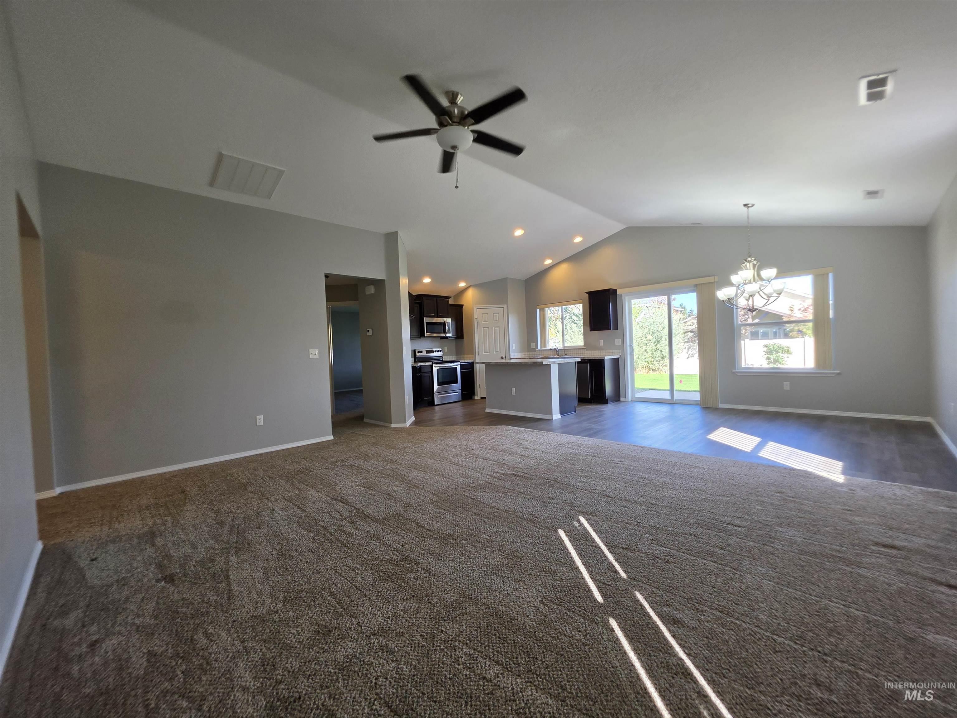 2080 N Swainson Ave Property Photo 4