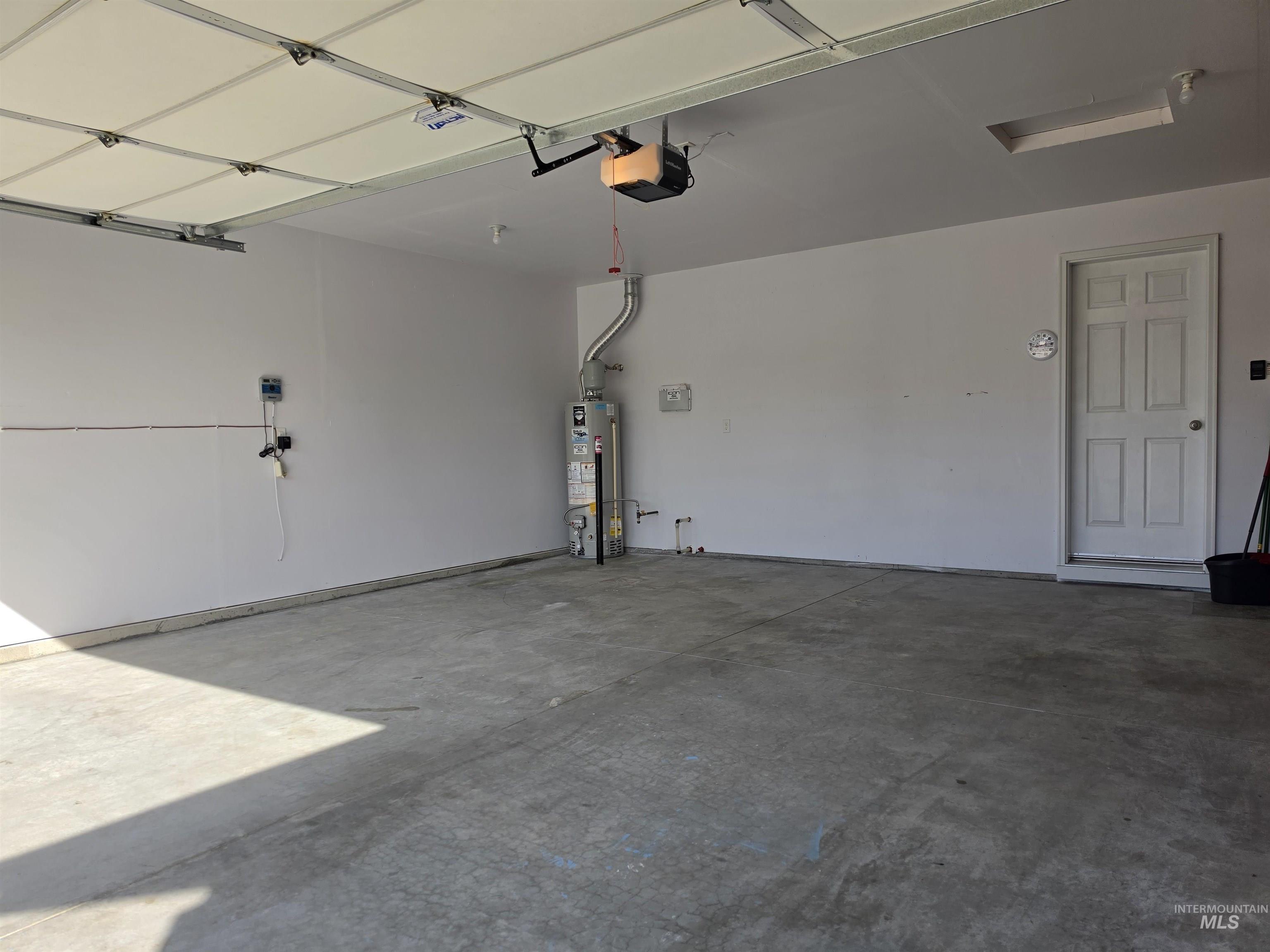 2080 N Swainson Ave Property Photo 24