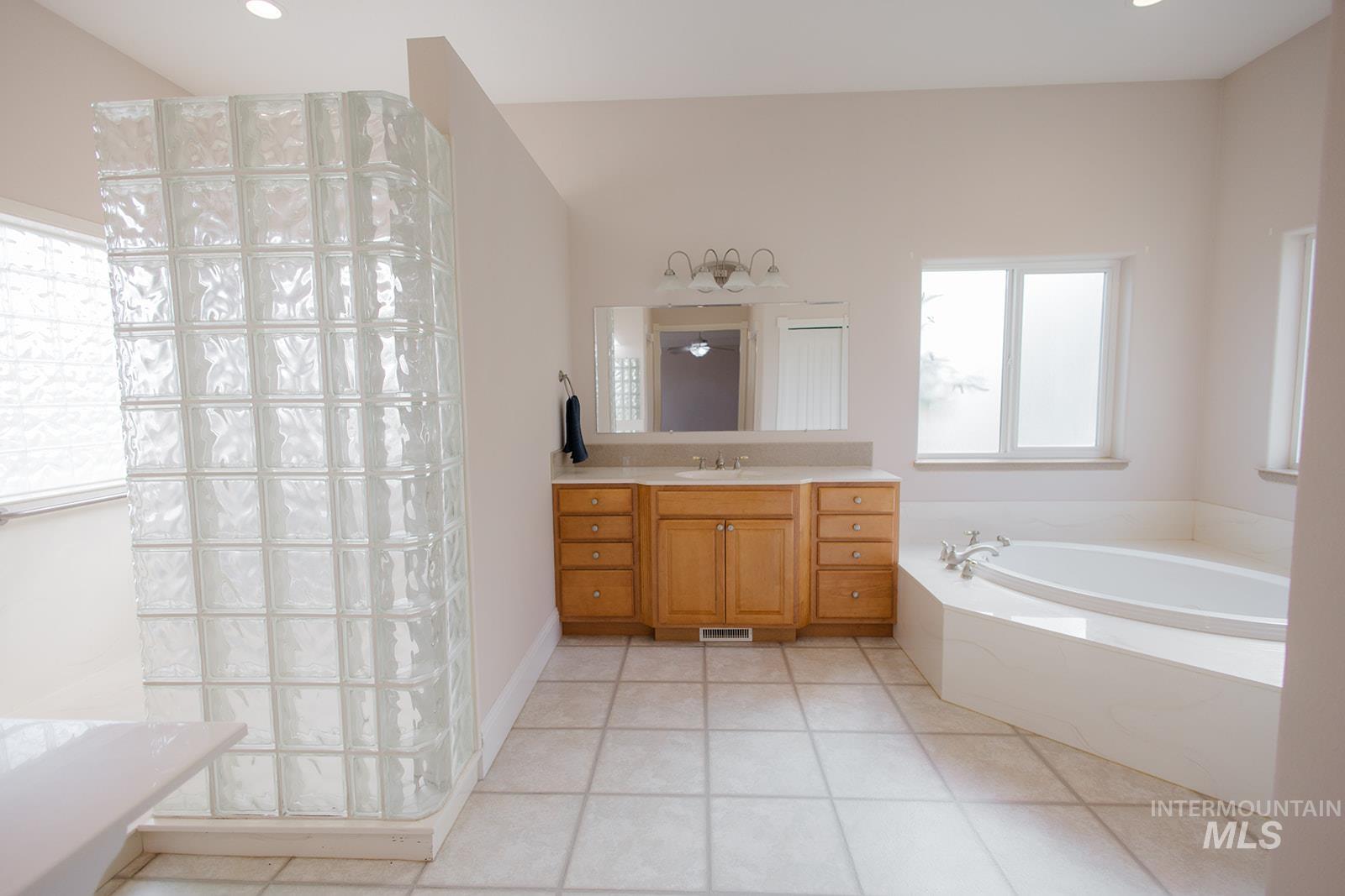 2273 Ne Summerwind Dr Property Photo 21