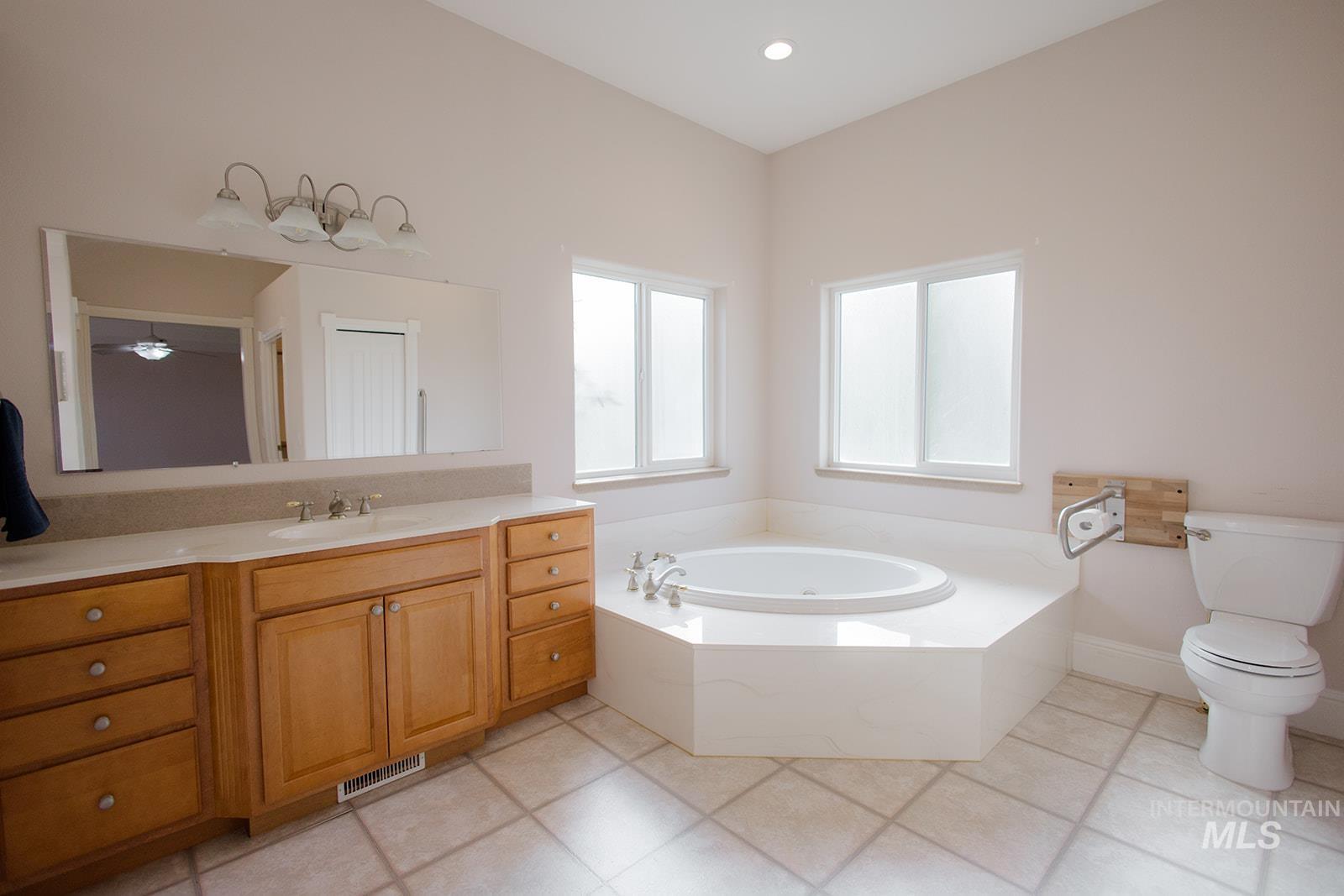 2273 Ne Summerwind Dr Property Photo 22