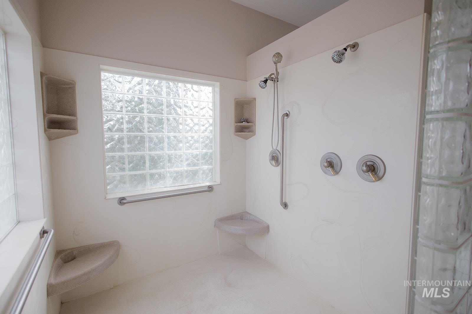 2273 Ne Summerwind Dr Property Photo 24