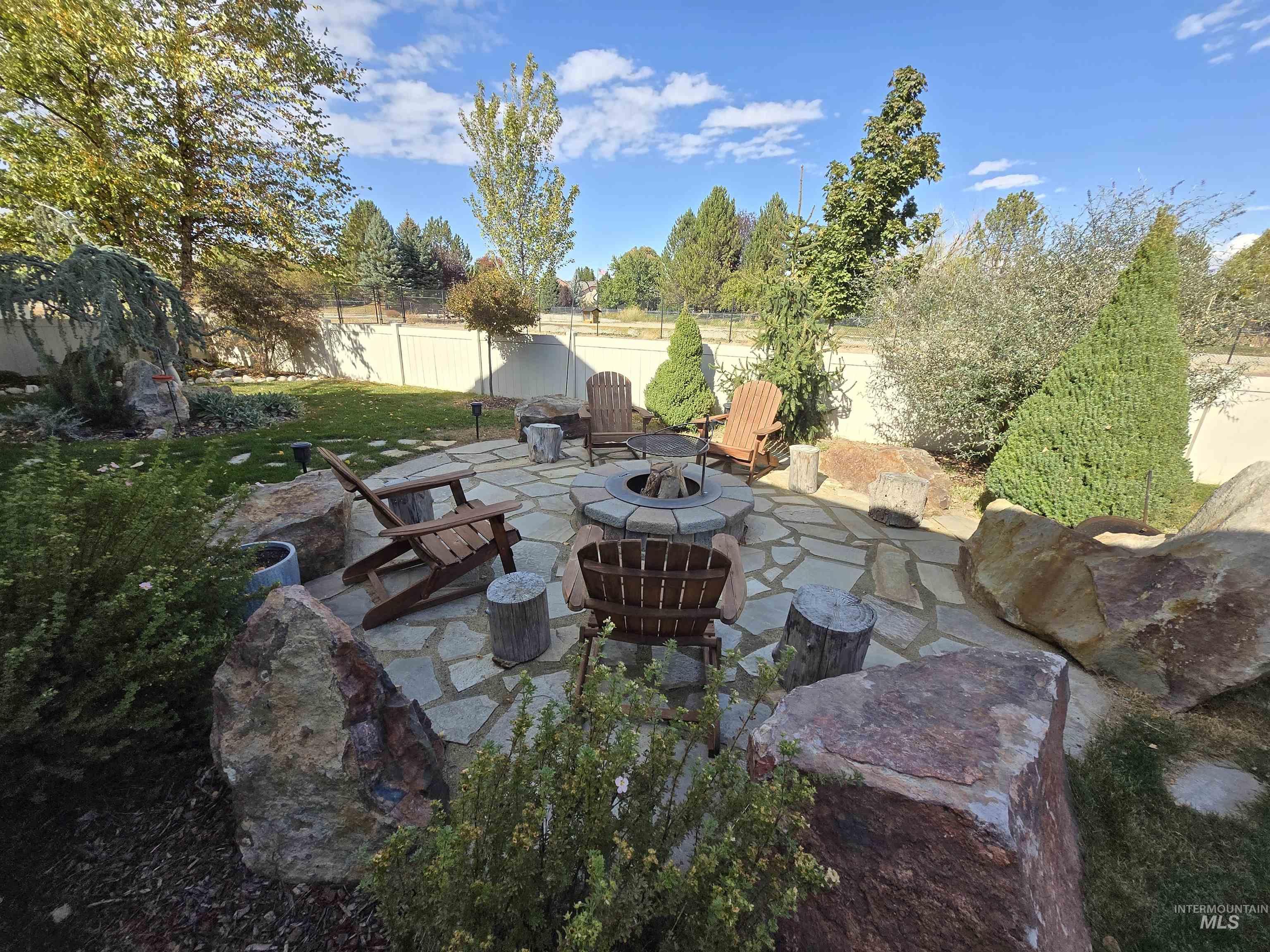 2174 E Deerhill Dr. Property Photo 35