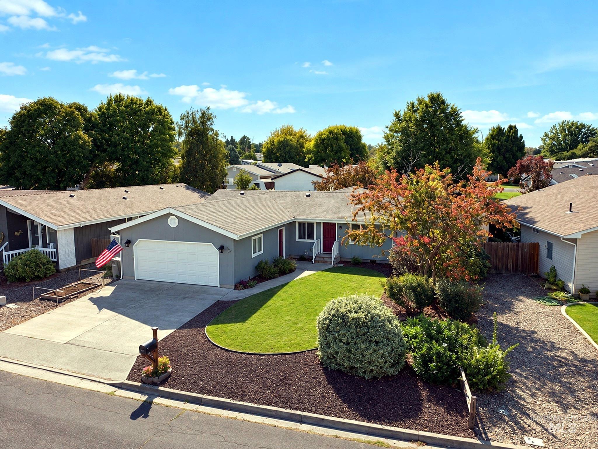 830 Tamarack Dr. Property Photo 2