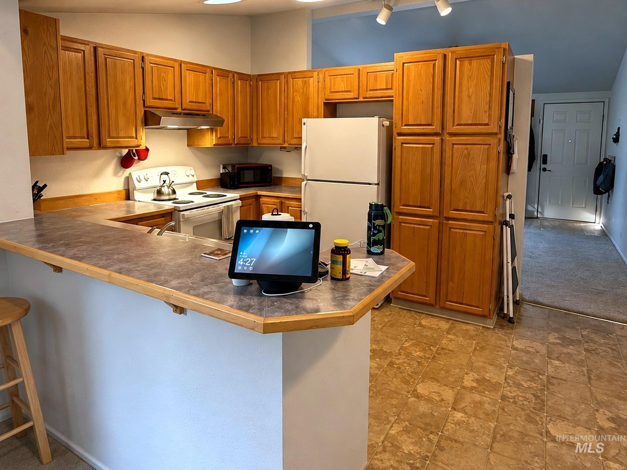 830 Tamarack Dr. Property Photo 6