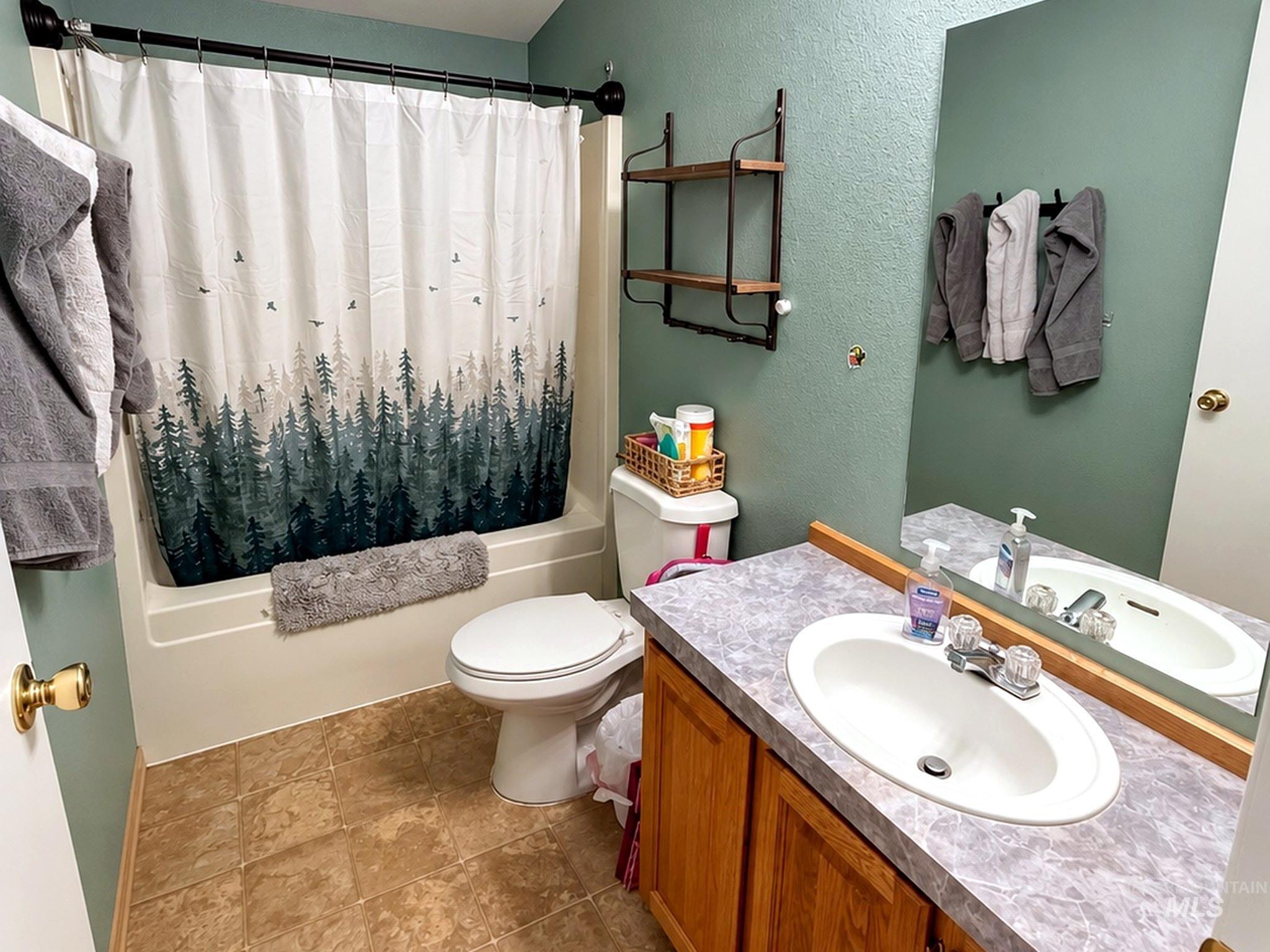 830 Tamarack Dr. Property Photo 8