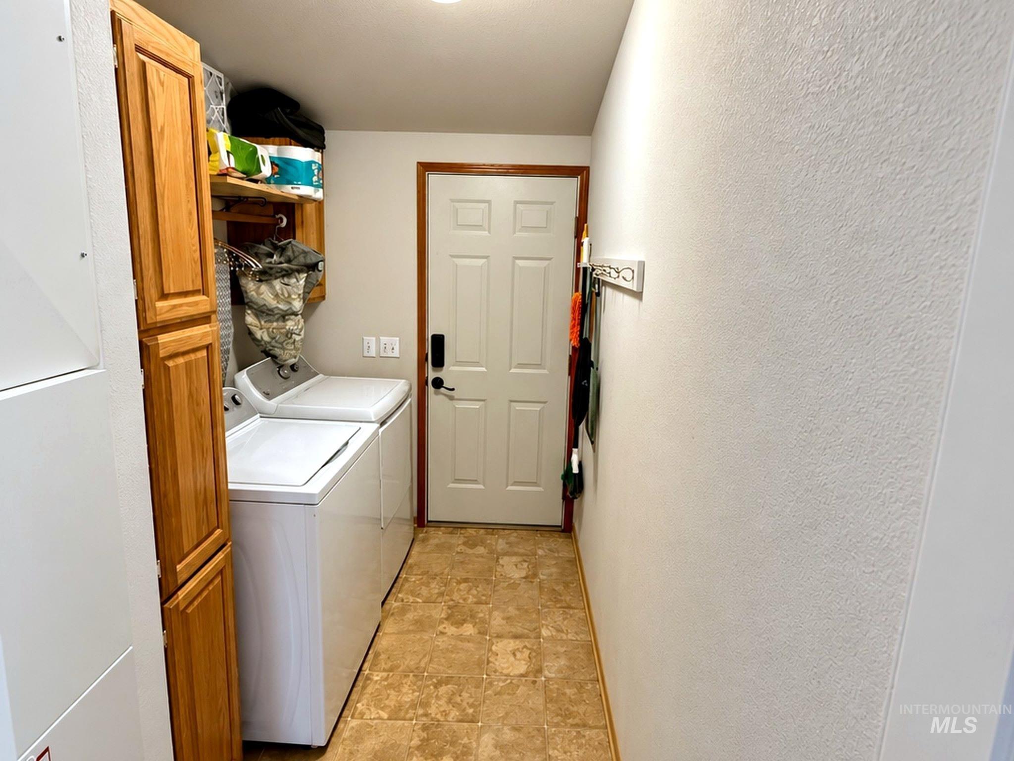 830 Tamarack Dr. Property Photo 16