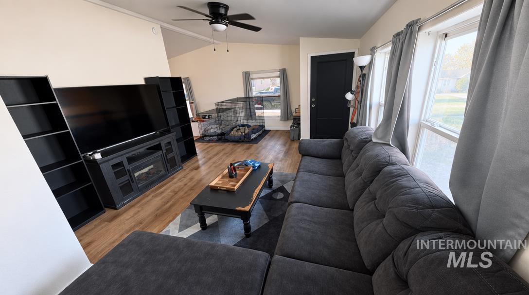 611 Conant Ave Property Photo 9