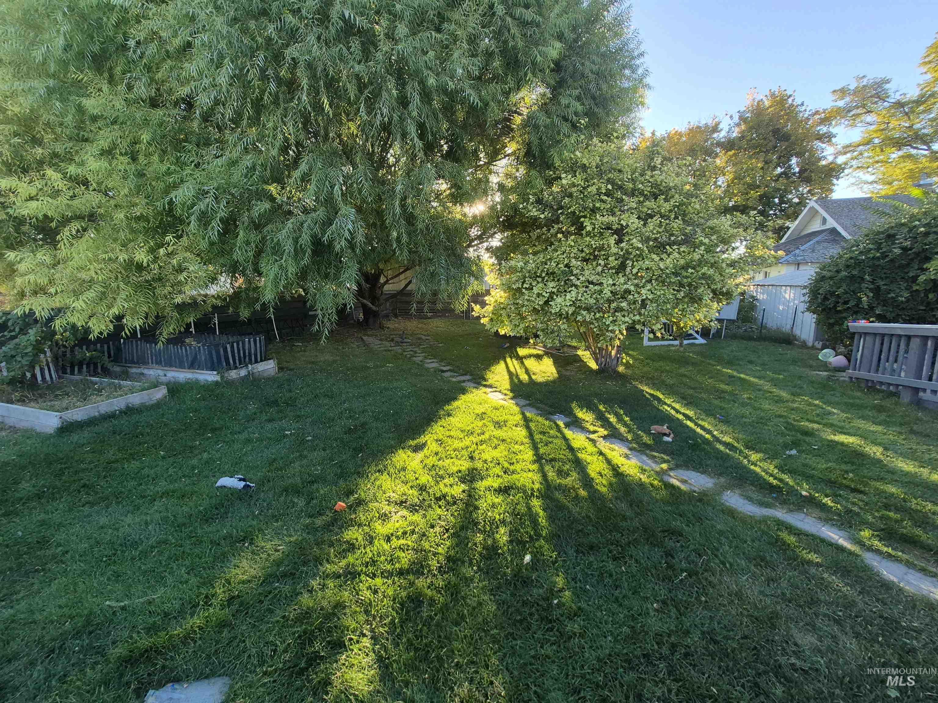 211 Center St E Property Photo 5