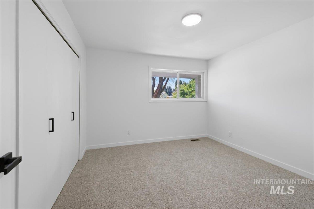 816 W Greenhurst Rd Property Photo 16