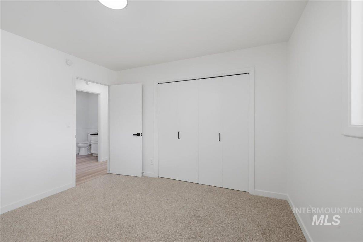 816 W Greenhurst Rd Property Photo 17