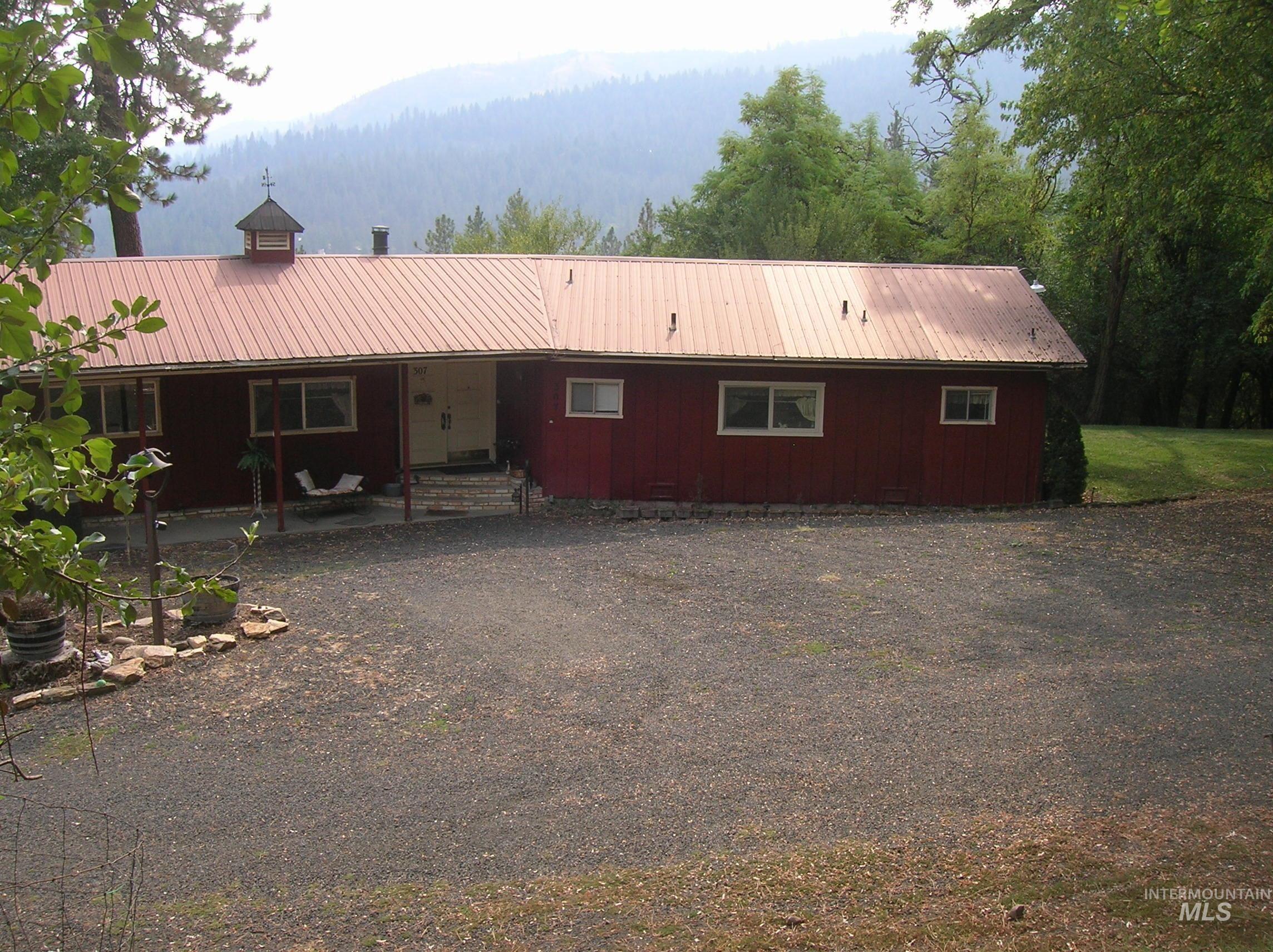 307 Locust Road Property Photo 4