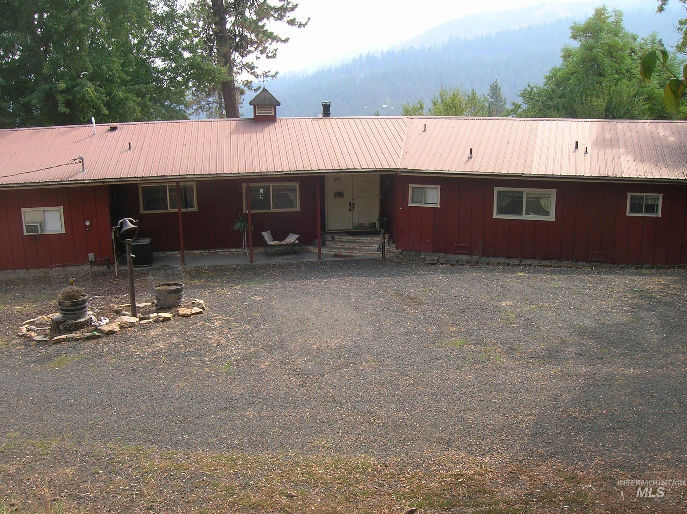 307 Locust Road Property Photo 5