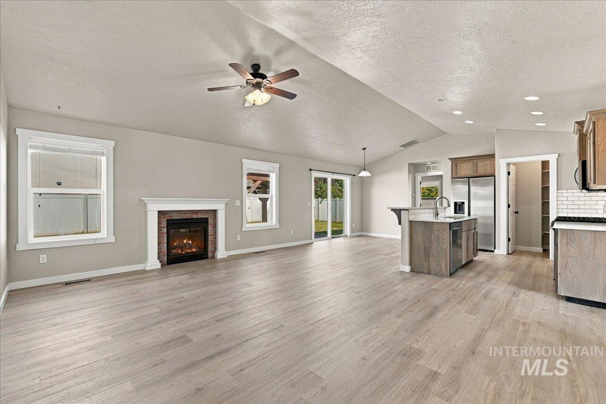 394 W Aspen Ct. Property Photo 8