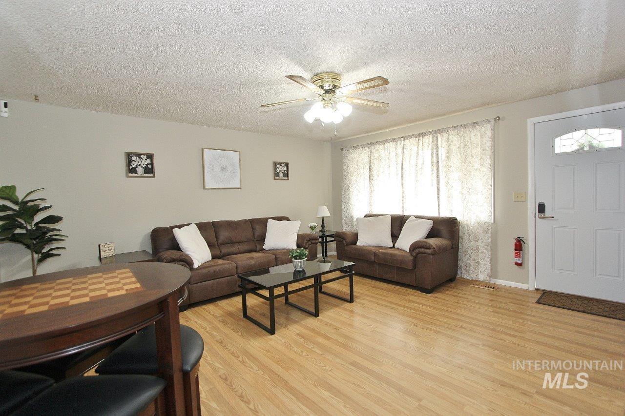 115 N Rowena Property Photo 4