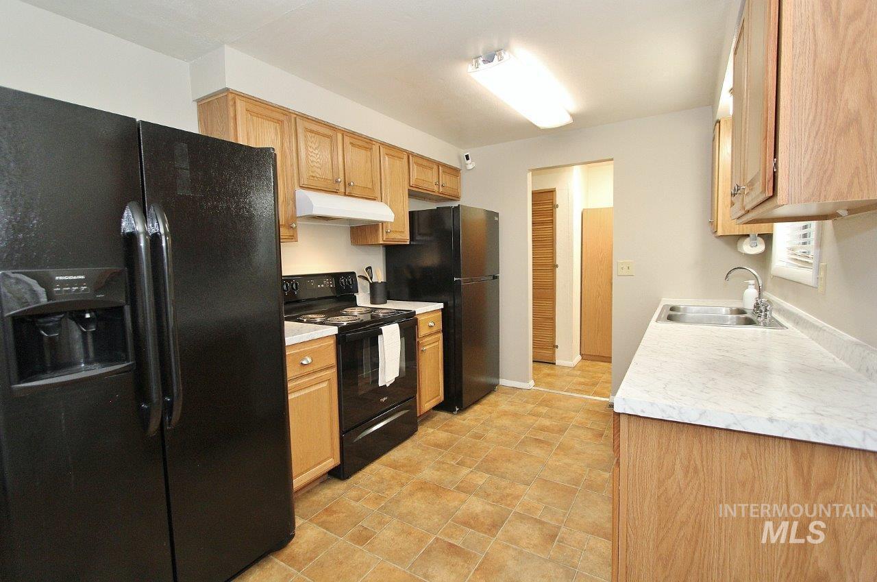 115 N Rowena Property Photo 7
