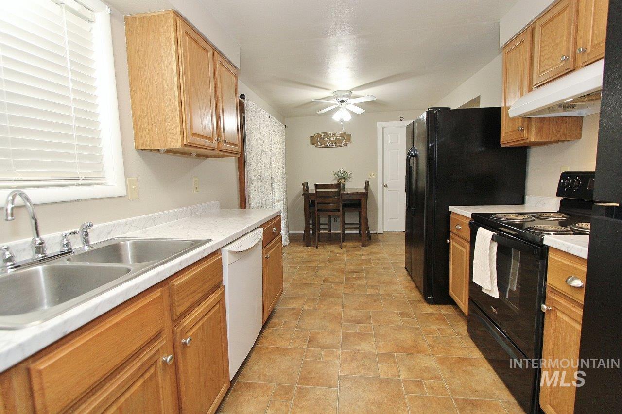 115 N Rowena Property Photo 9