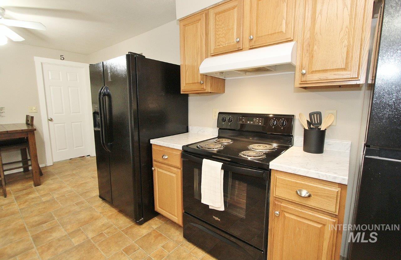 115 N Rowena Property Photo 10
