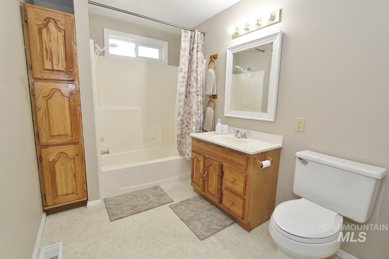 115 N Rowena Property Photo 11