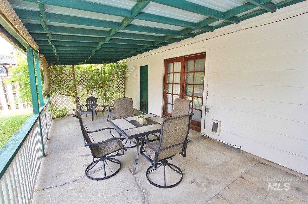115 N Rowena Property Photo 18