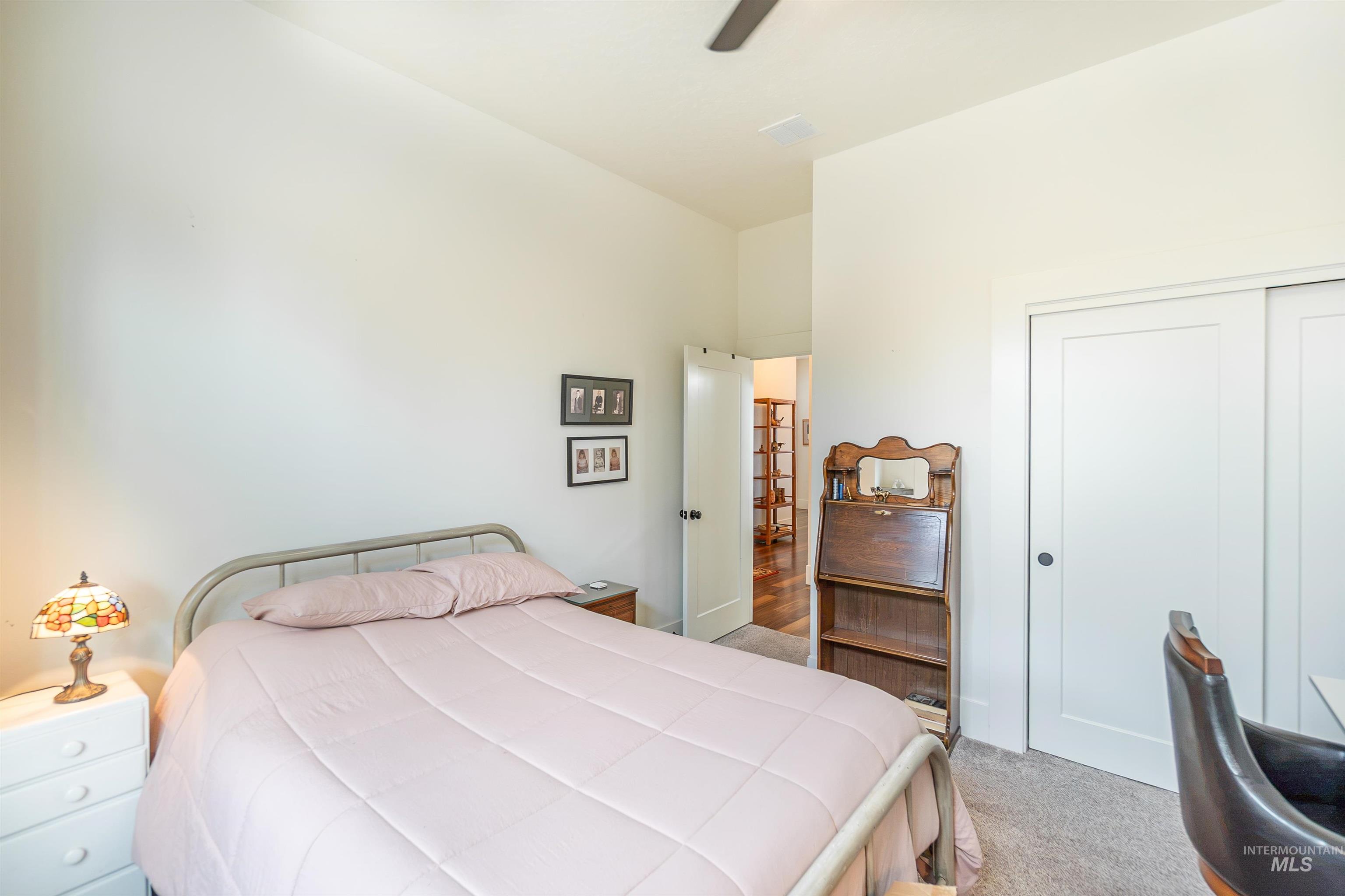 9304 W Tillamook Dr. Property Photo 8