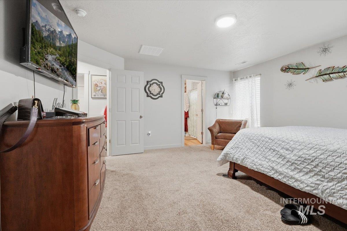 12871 Carkhill St. Property Photo 10
