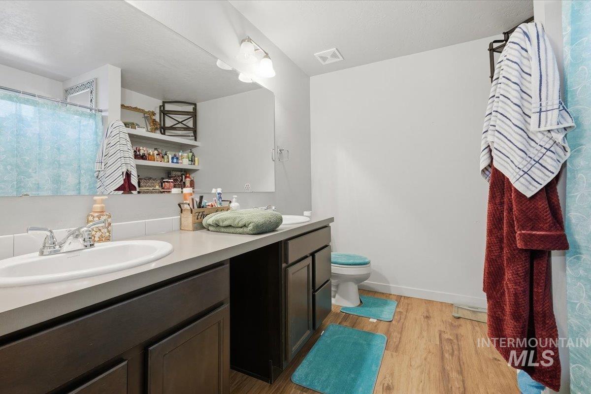 12871 Carkhill St. Property Photo 11