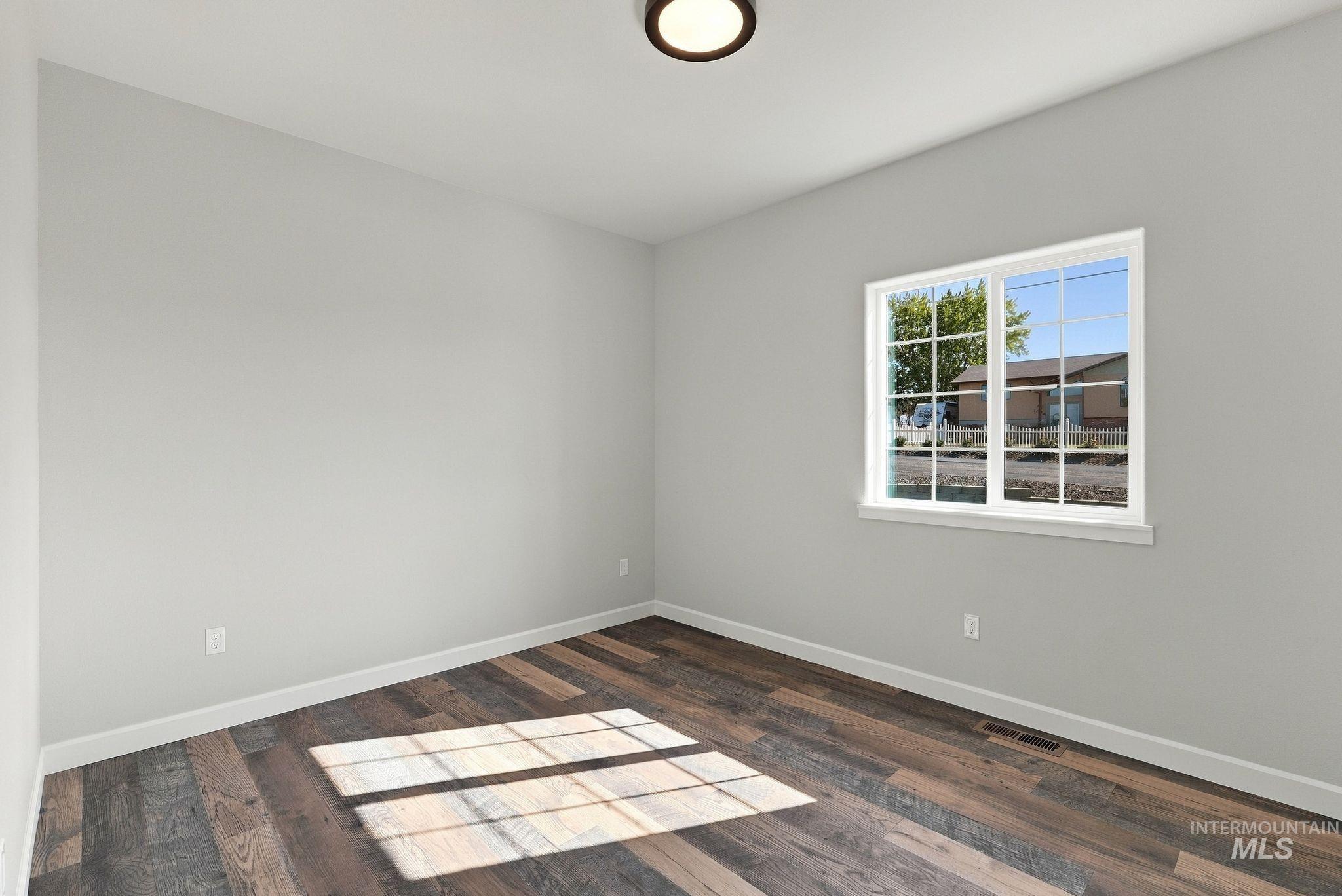 1023 Richardson Avenue Property Photo 15