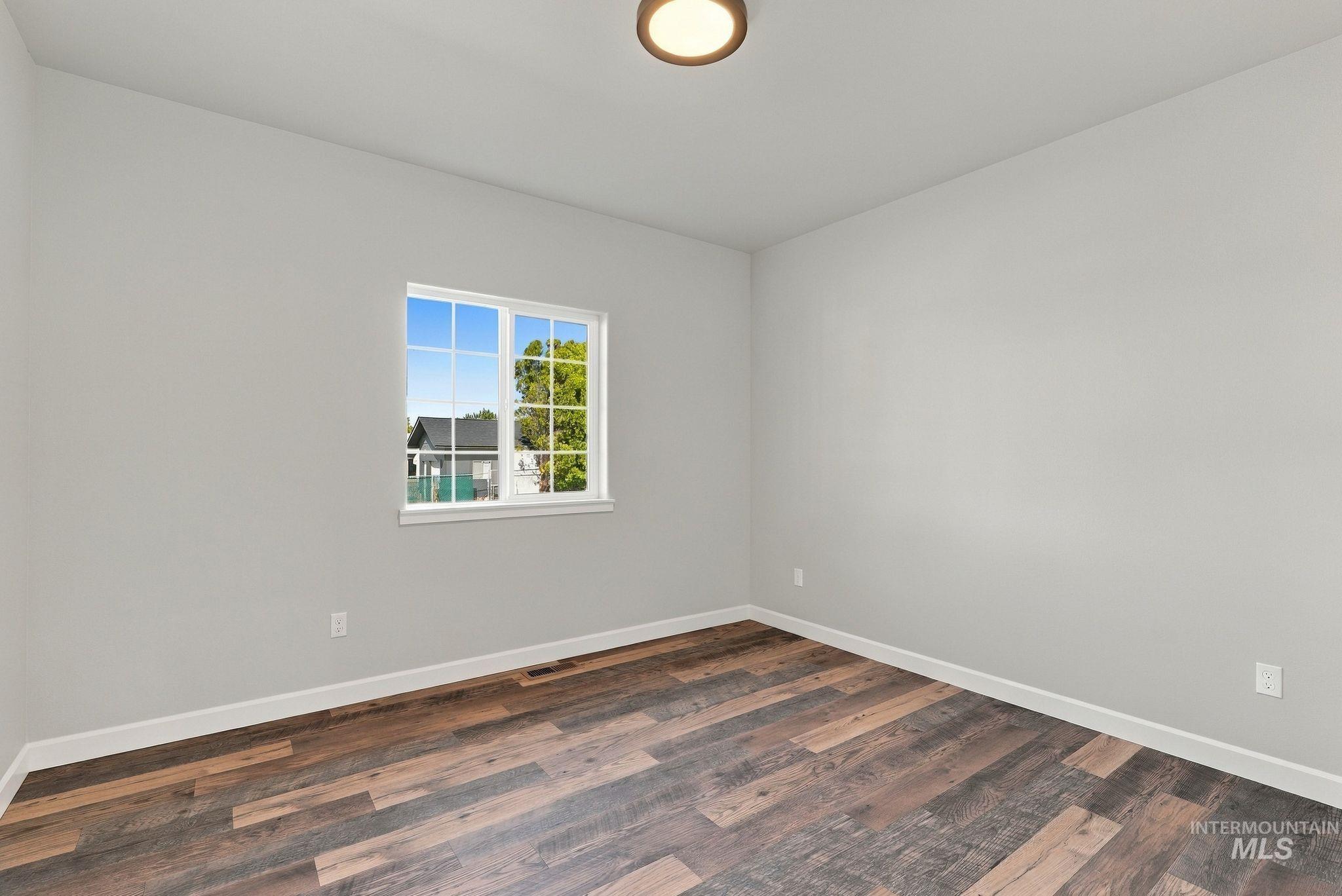 1023 Richardson Avenue Property Photo 18
