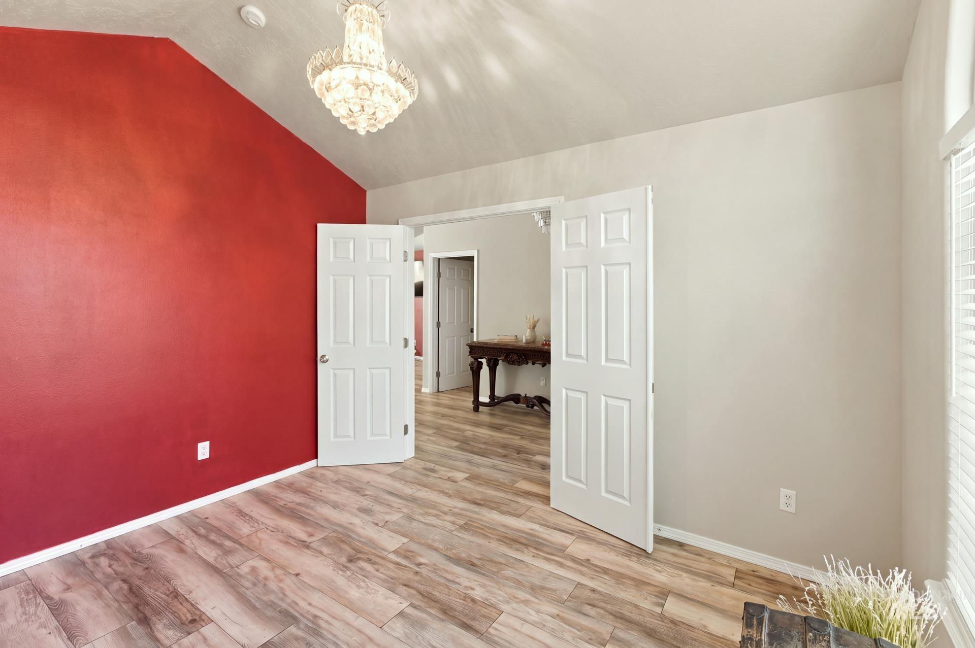 2342 N Alcorn Pl Property Photo 6