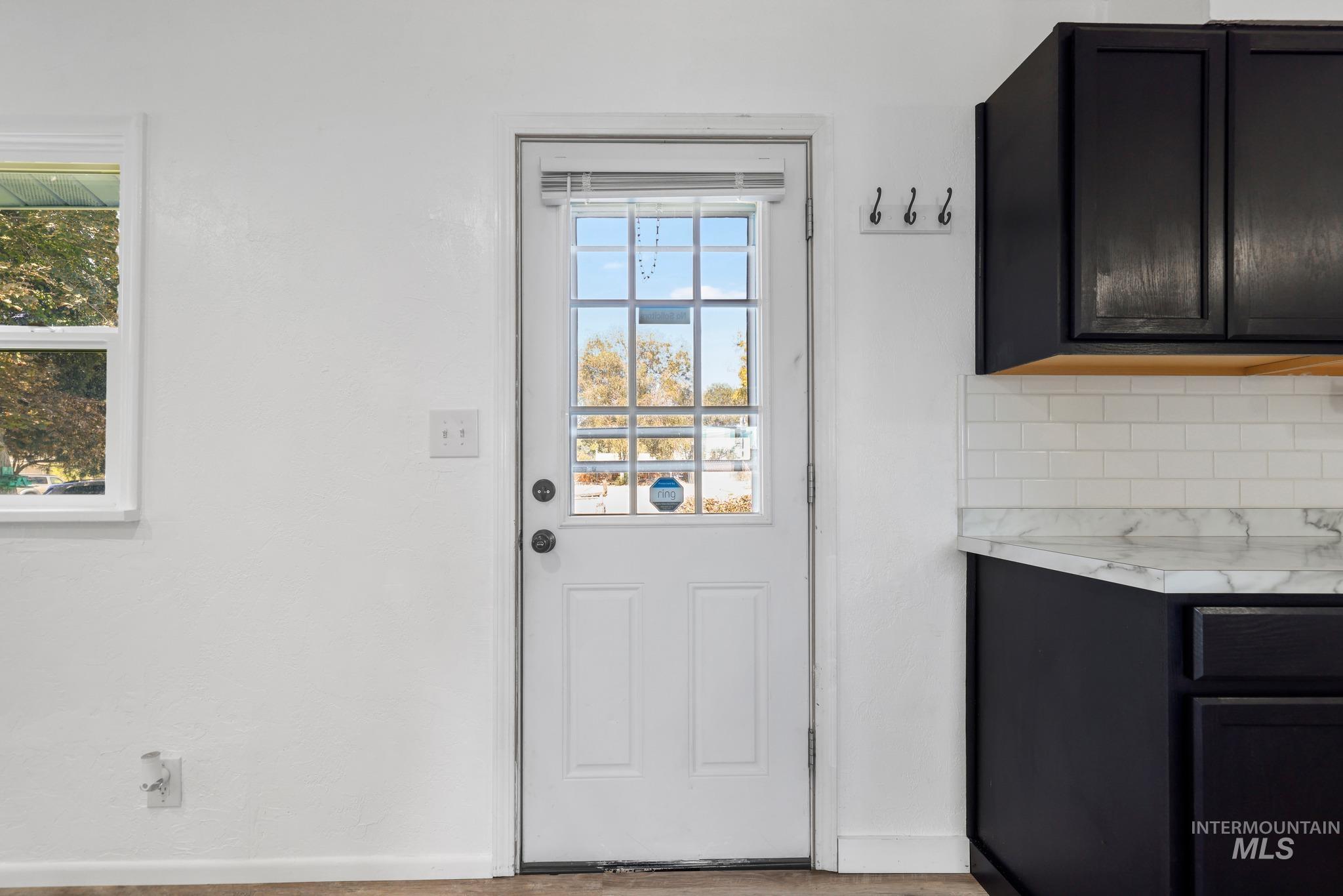 505 W Avenue D Property Photo 2