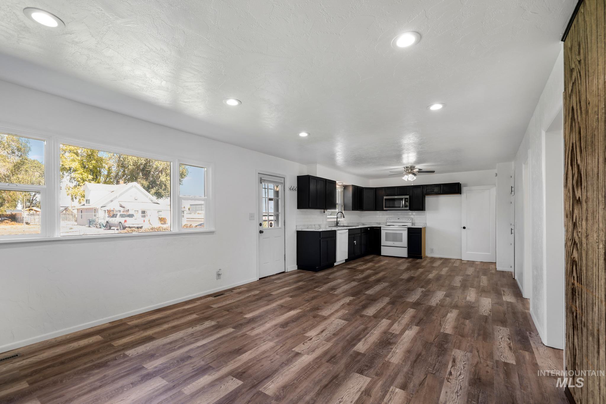505 W Avenue D Property Photo 6