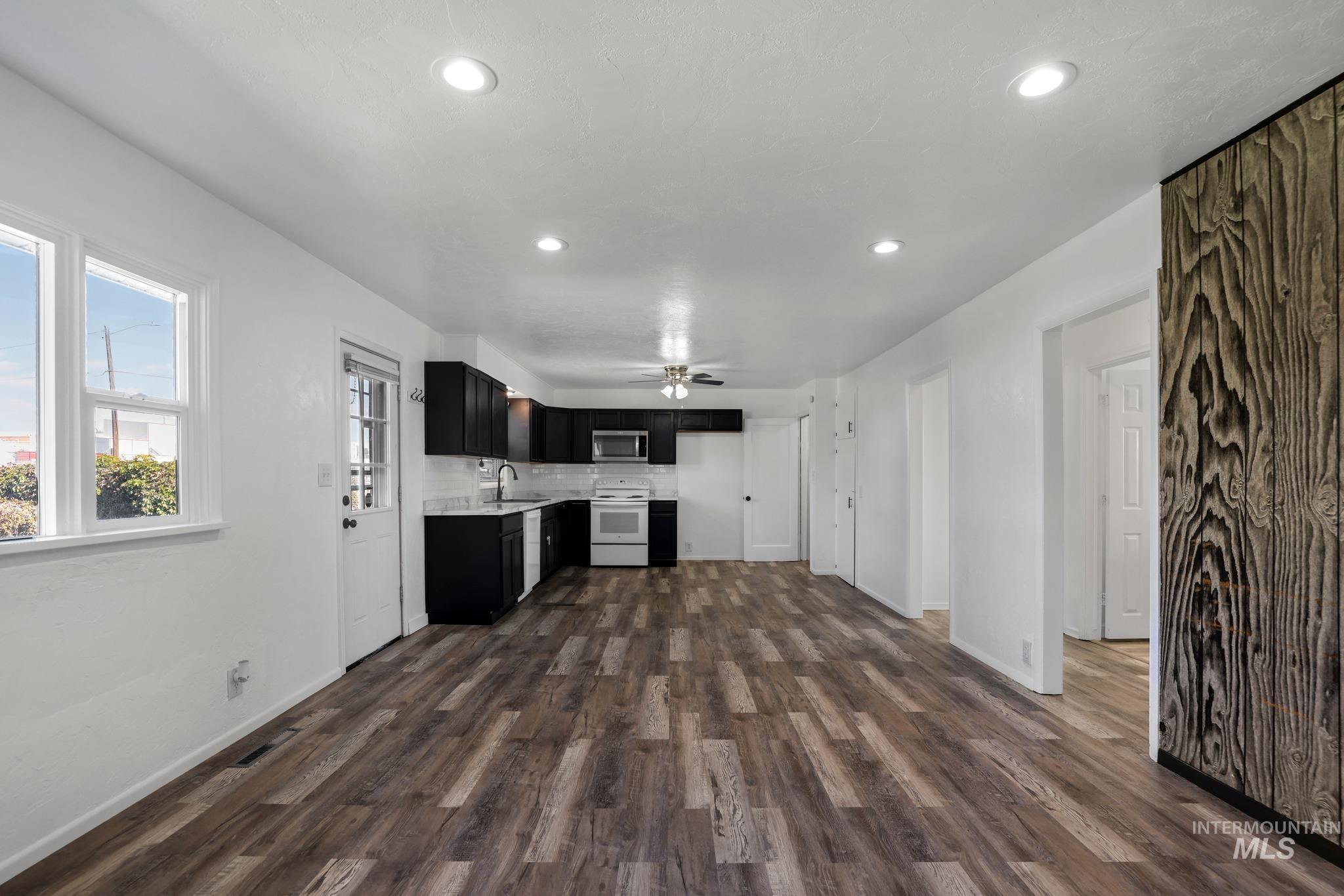 505 W Avenue D Property Photo 7