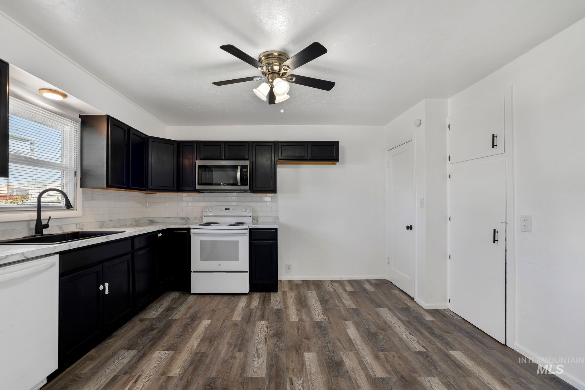 505 W Avenue D Property Photo 9