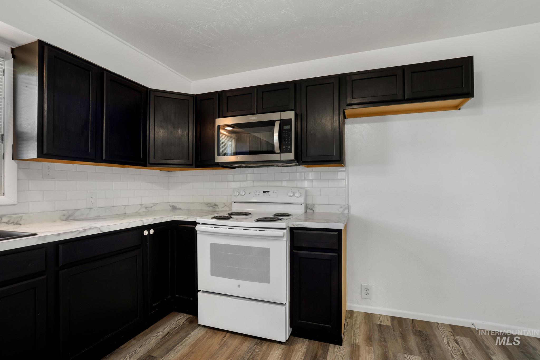 505 W Avenue D Property Photo 12