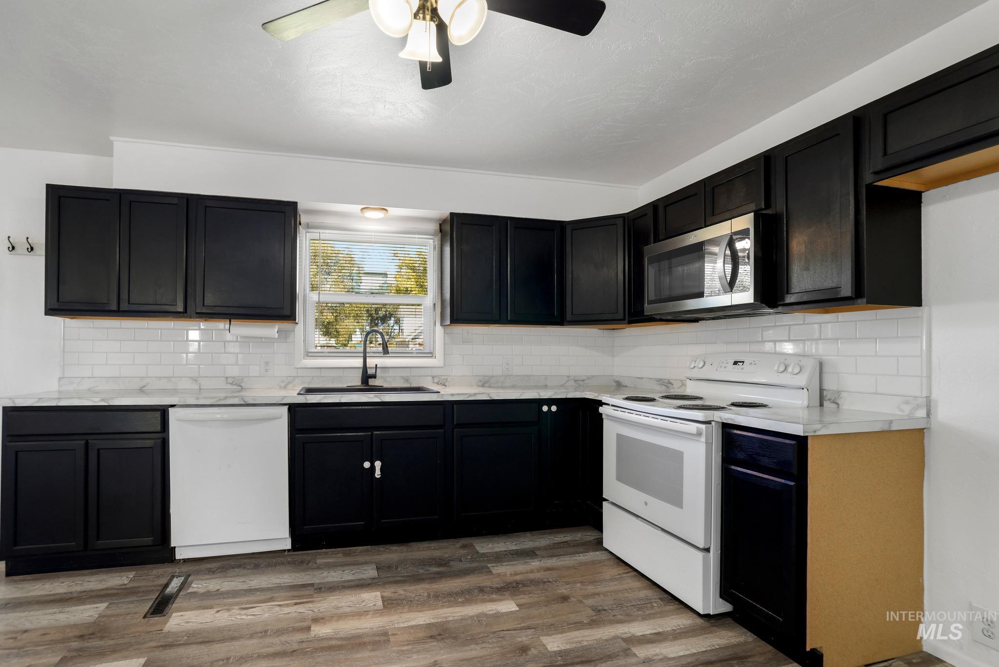 505 W Avenue D Property Photo 13