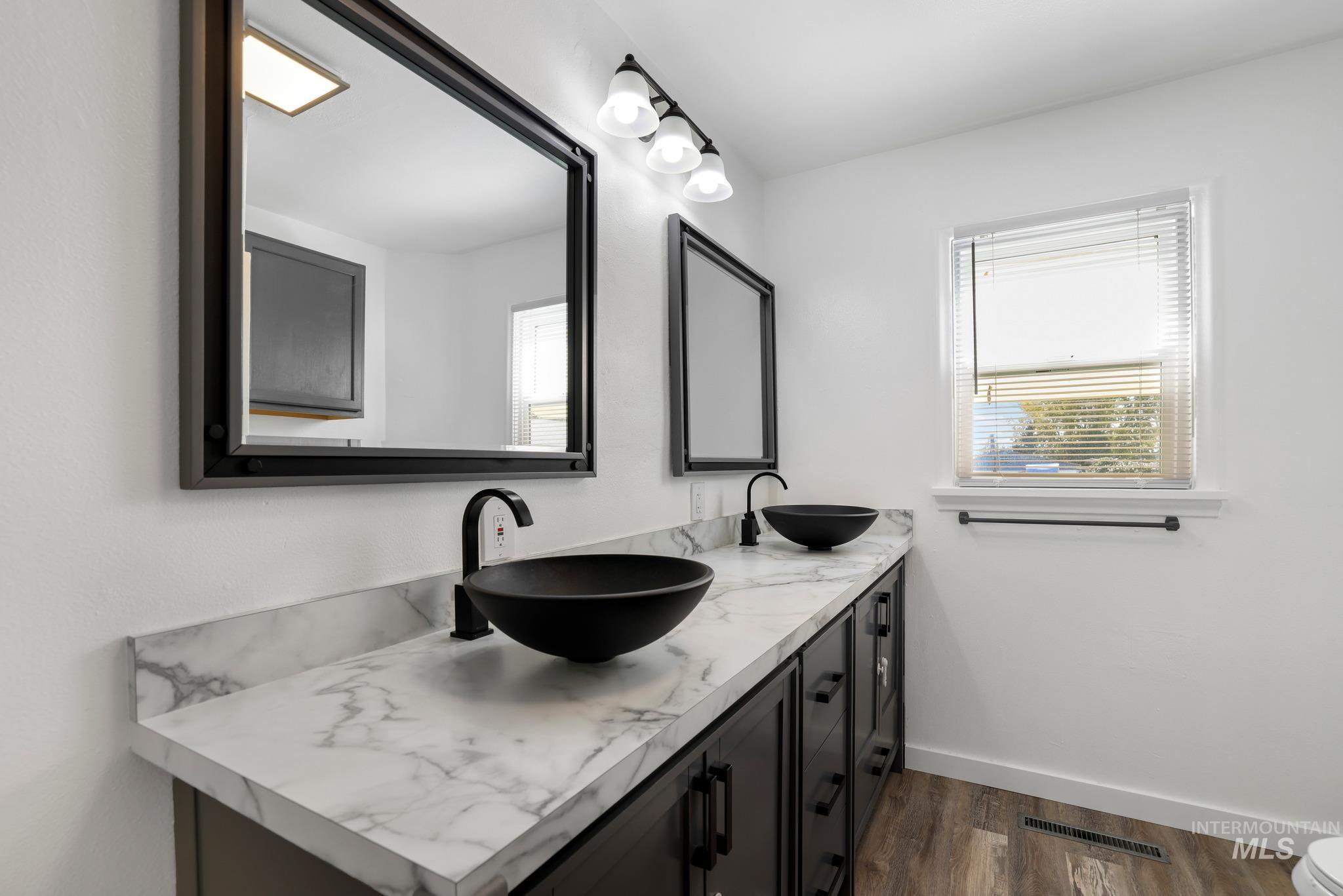 505 W Avenue D Property Photo 18
