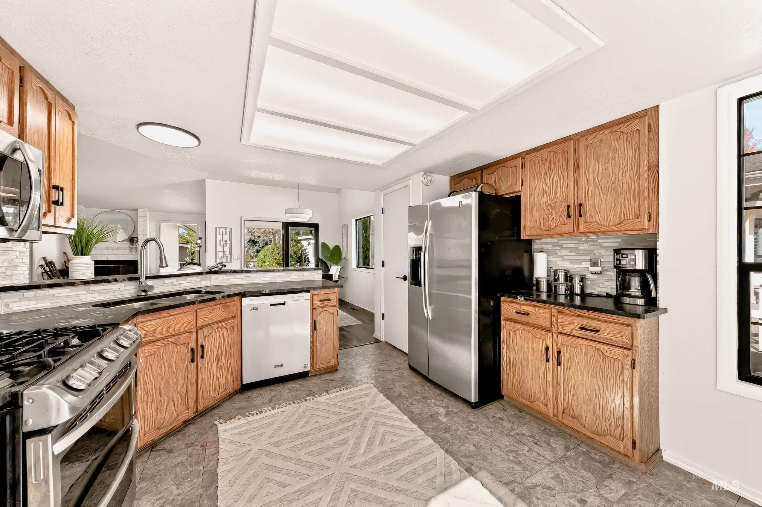 8394 W Willowpark Dr. Property Photo 12