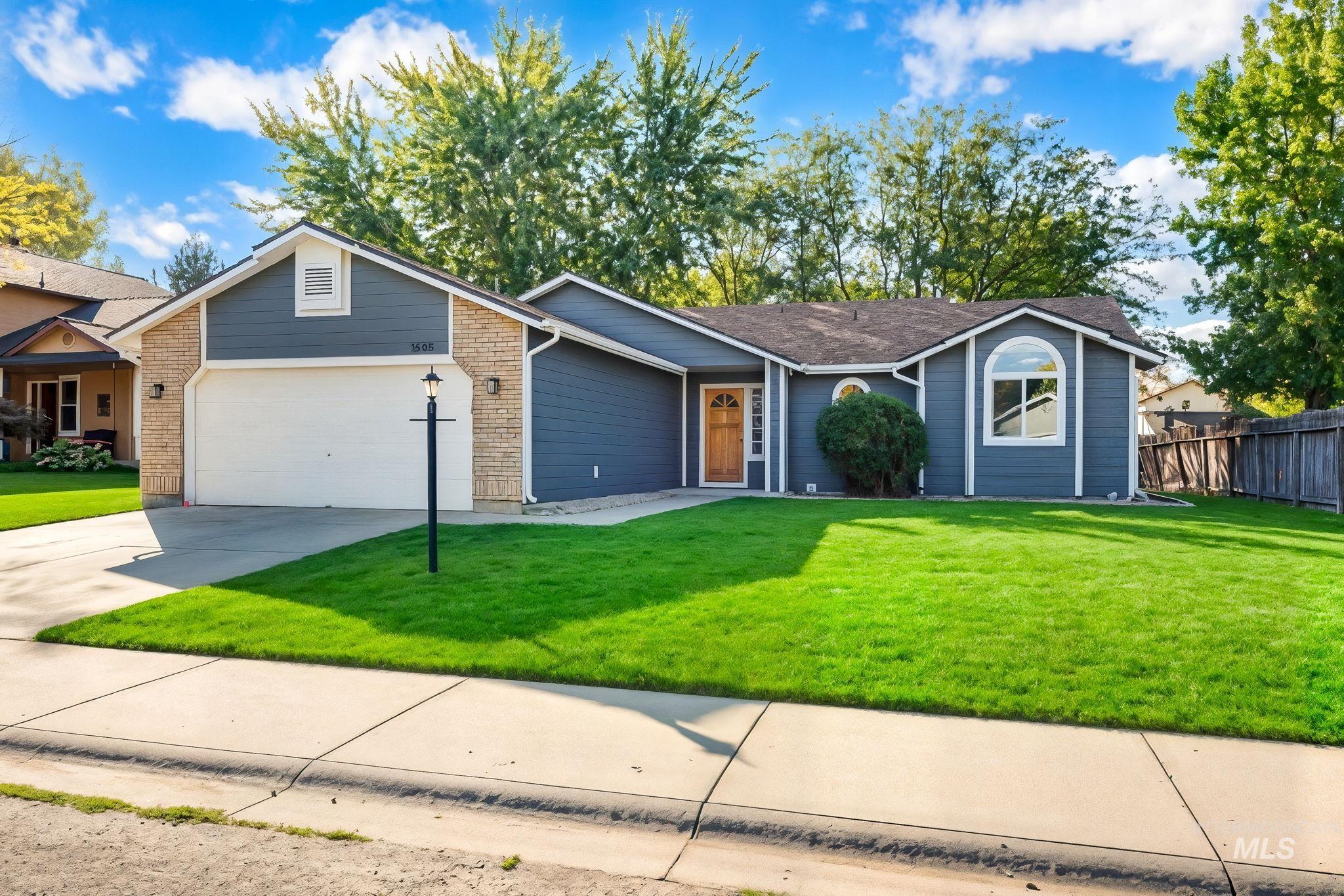 3593 E Eisenhower Dr. Property Photo 1