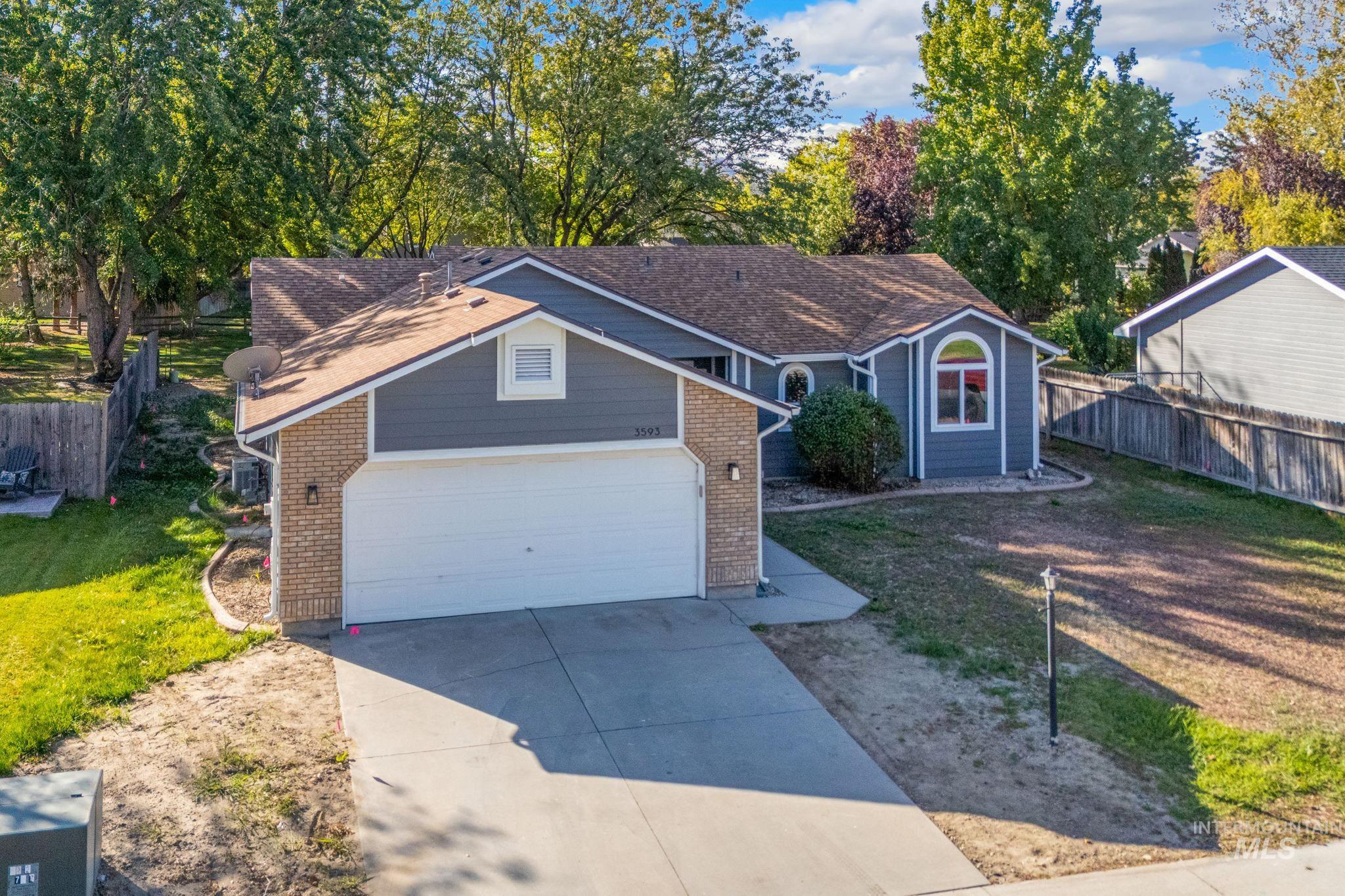 3593 E Eisenhower Dr. Property Photo 4