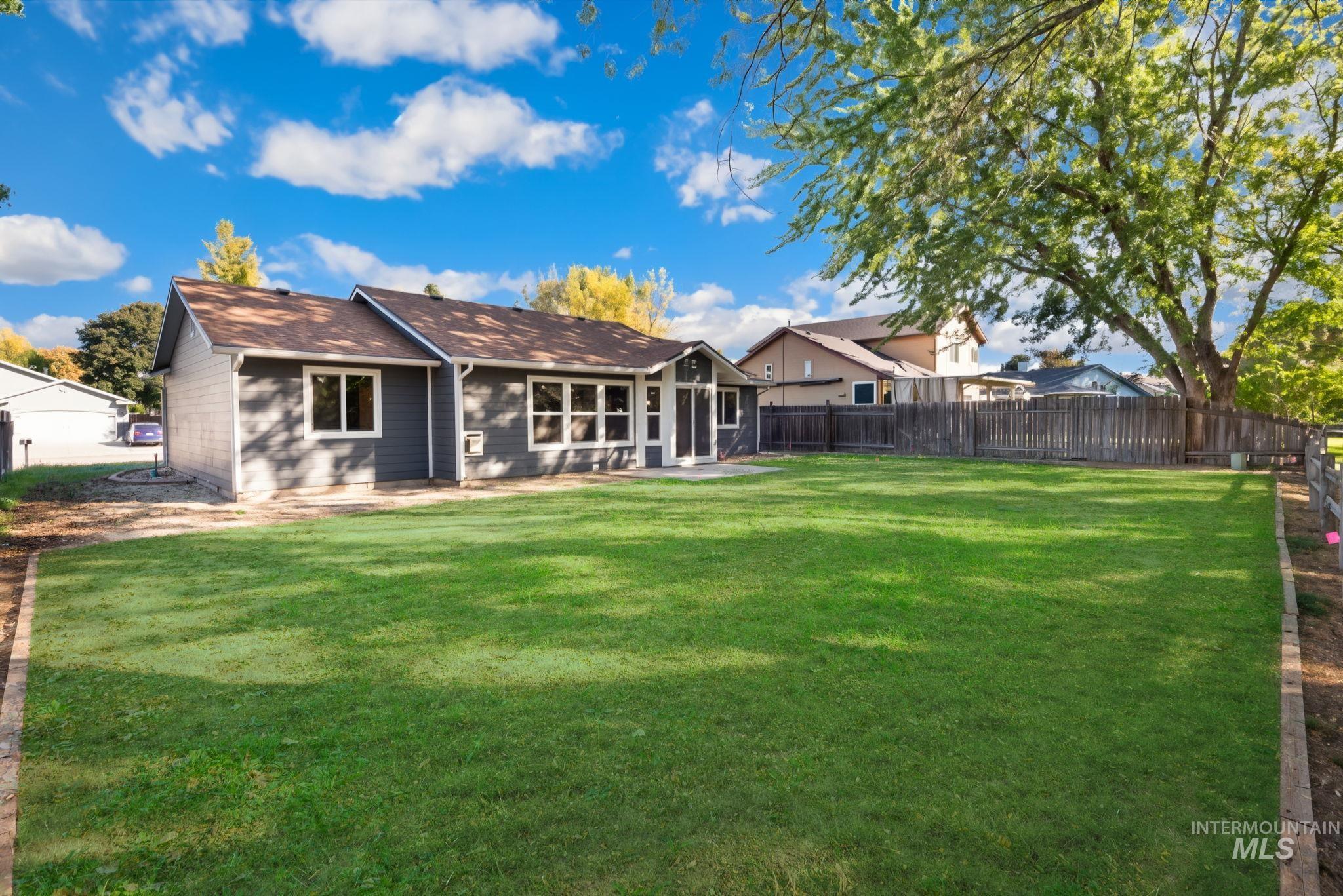 3593 E Eisenhower Dr. Property Photo 17